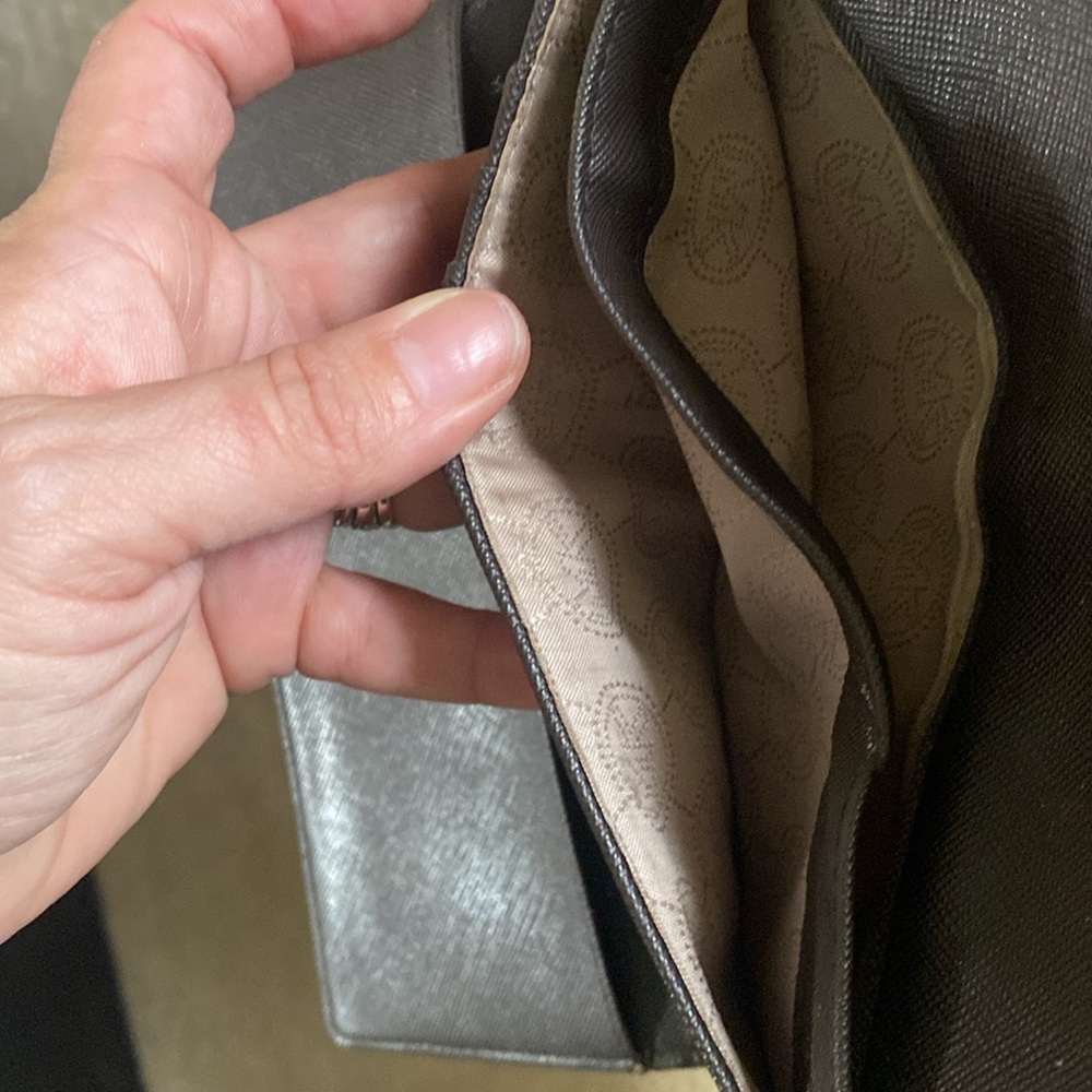 MICHAEL KORS WALLET & CHECK BOOKLET COVER - Picture 5 of 8